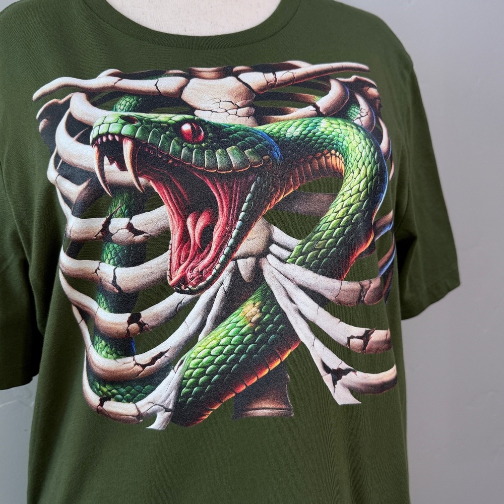 NWT Unisex 3D Snake & Ribcage Design, Bella + Canvas XL Graphic T-Shirt – Green
